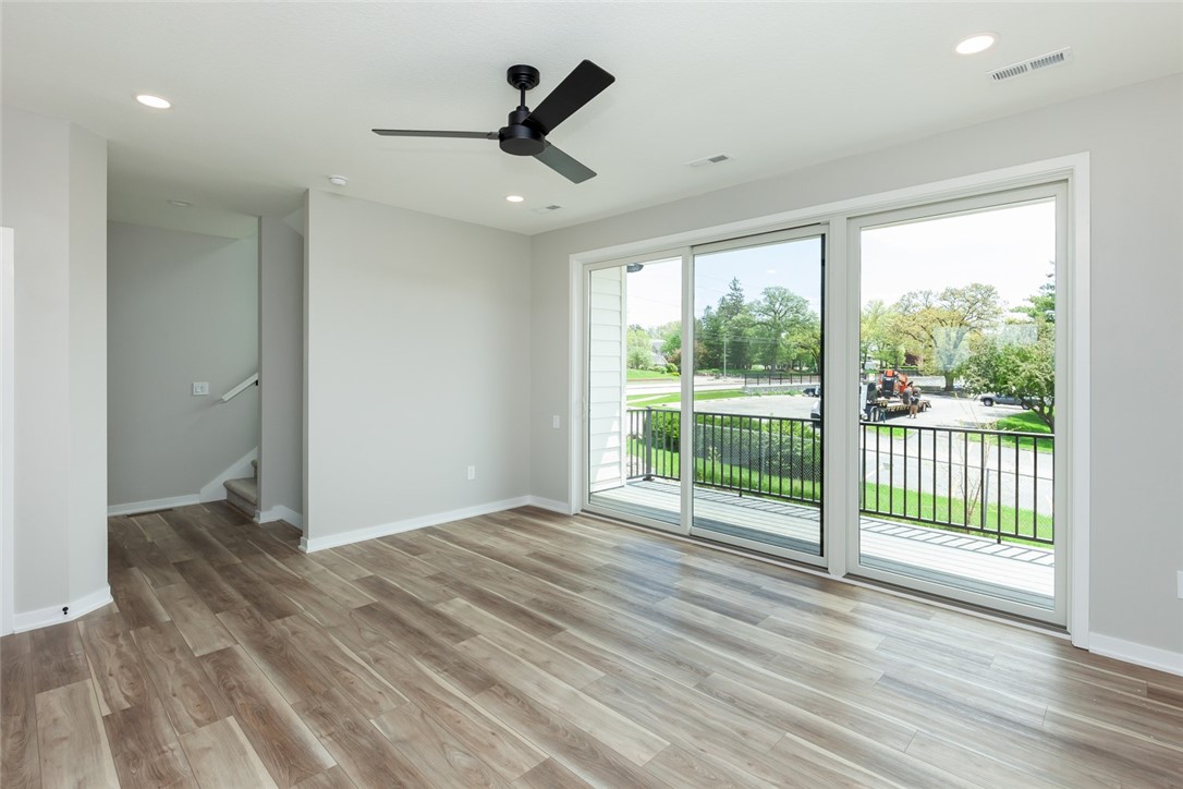 2738 Fleur Drive #23, Des Moines, Iowa image 8