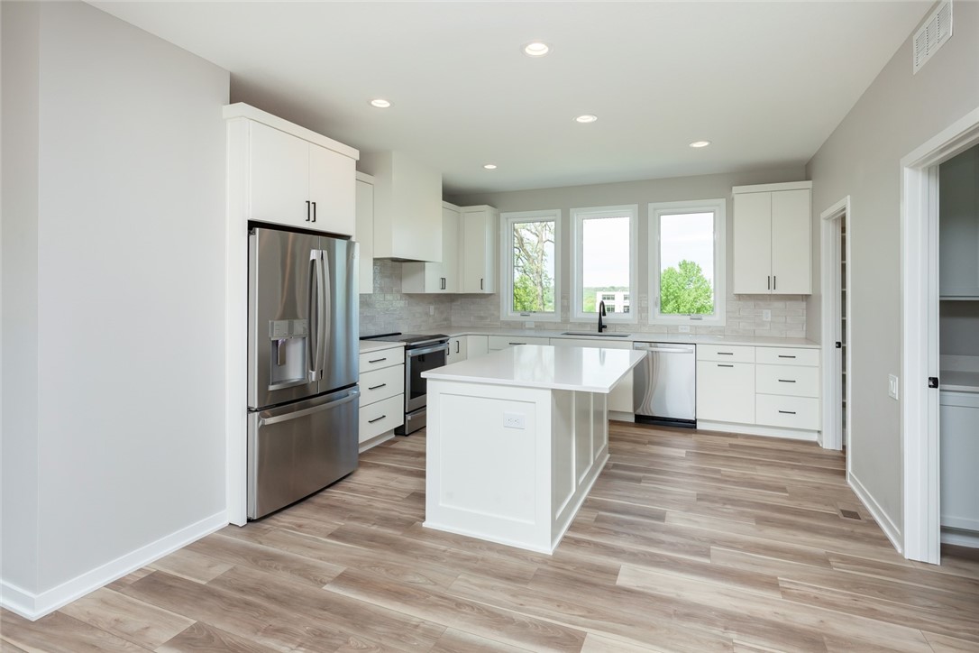 2738 Fleur Drive #23, Des Moines, Iowa image 12