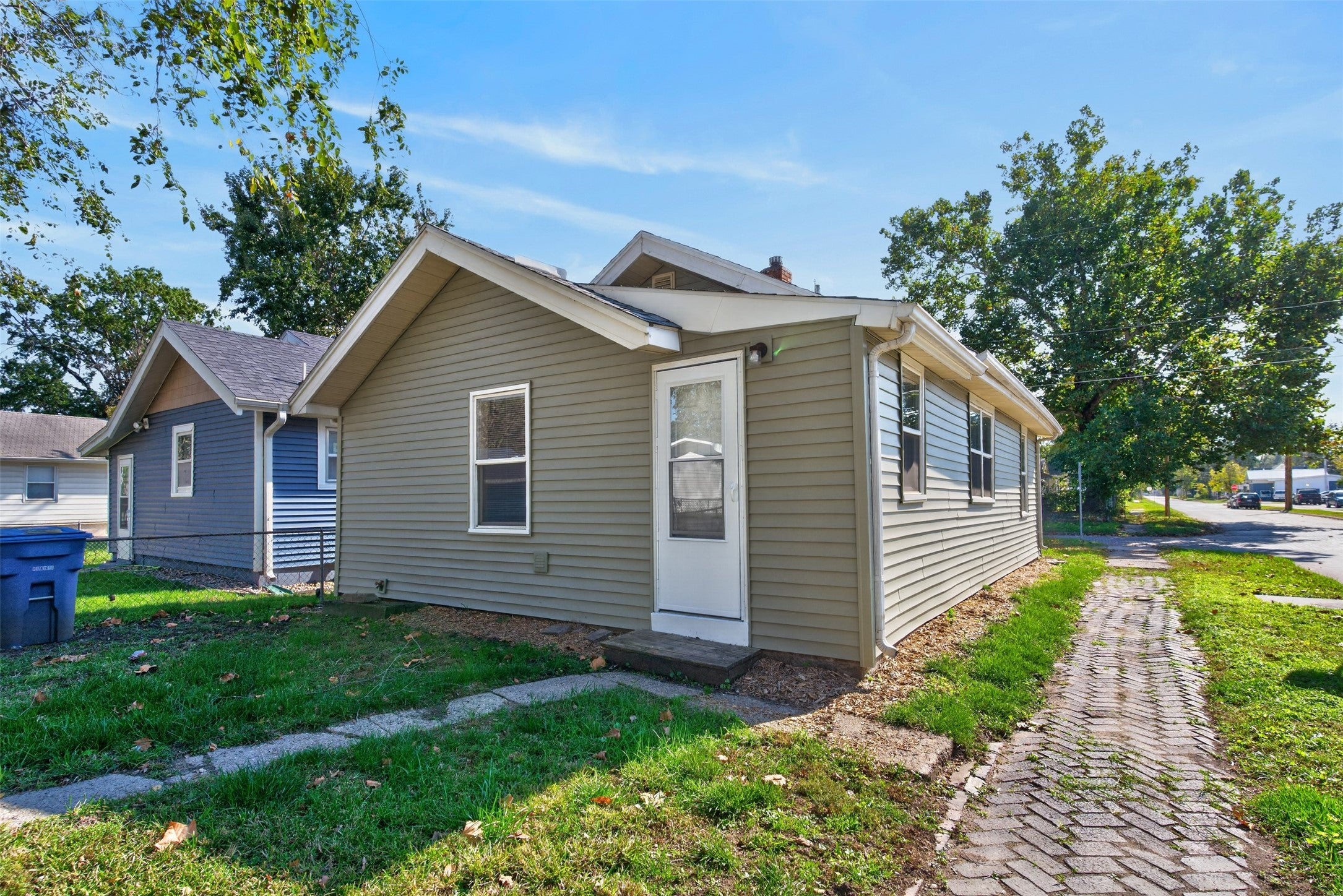 2400 Des Moines Street
