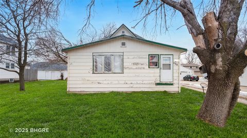 Homes For Sale - 304 S Elm Street<br/> Jefferson, IA 50129