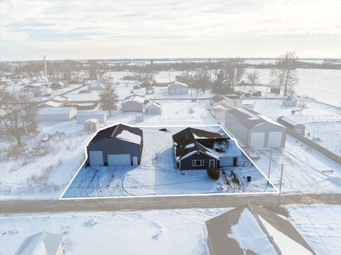 1764 D Avenue Knoxville IA 50138