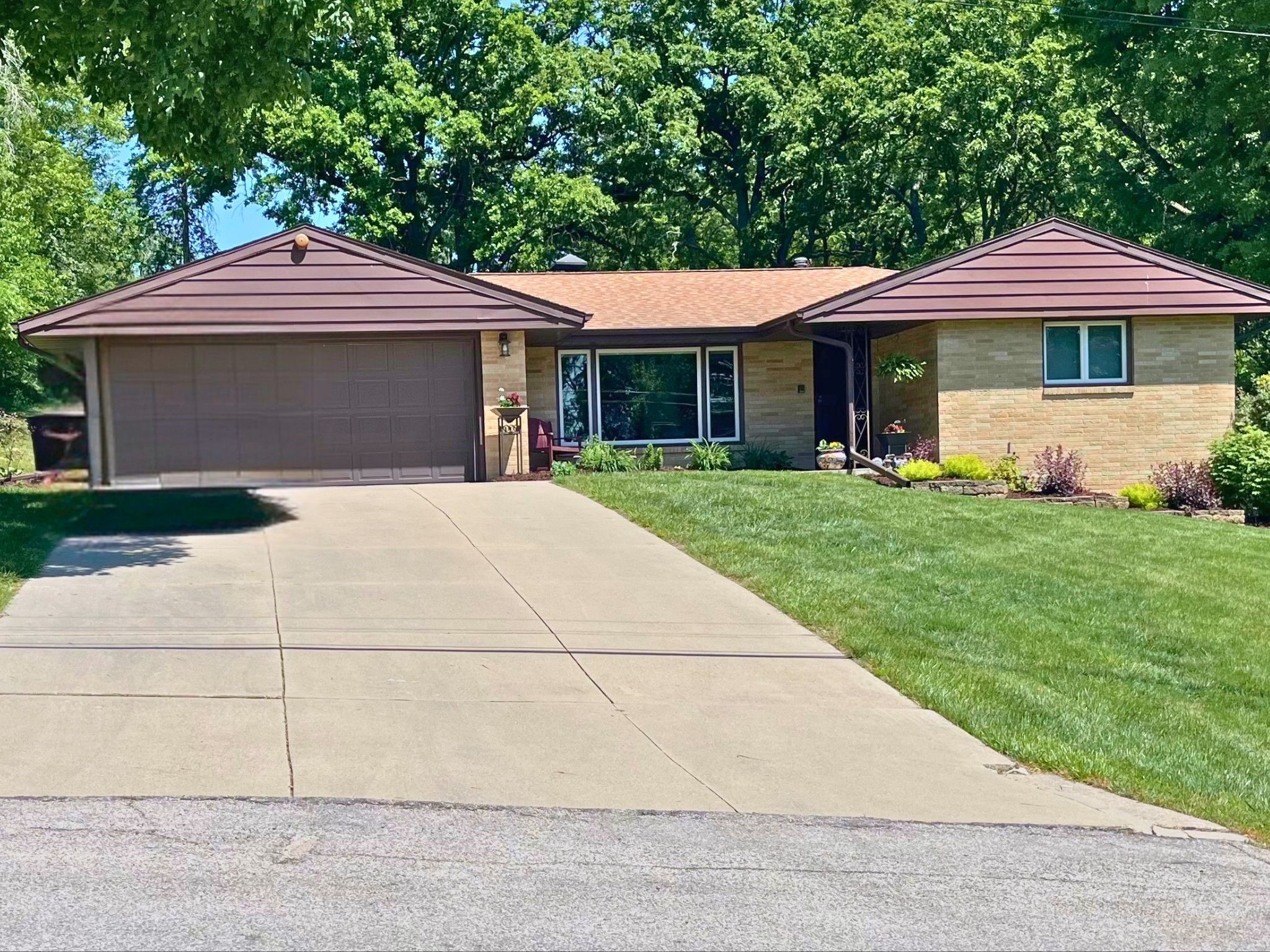 6735 NW Timberline Drive