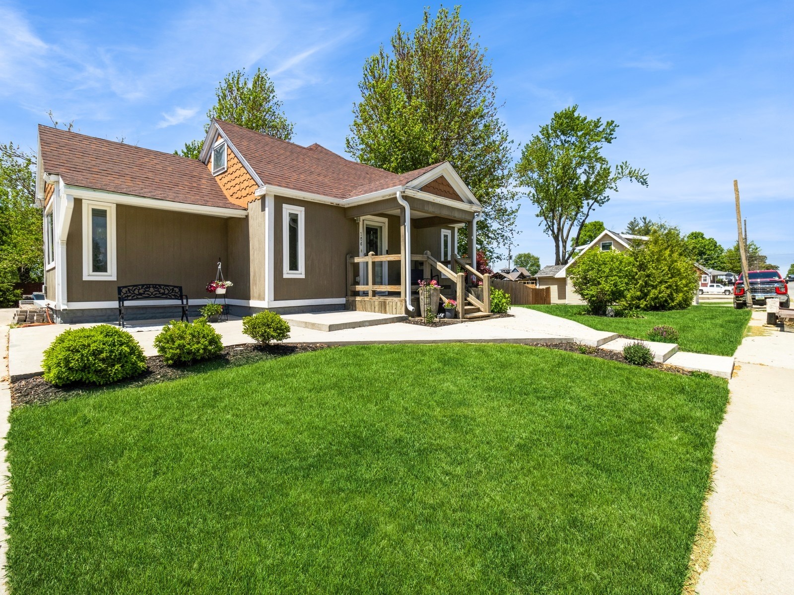 106 N West Street, Prairie City, Iowa image 2