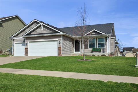 Homes For Sale - 4725 NE Innsbruck Drive<br/> Ankeny, IA 50021