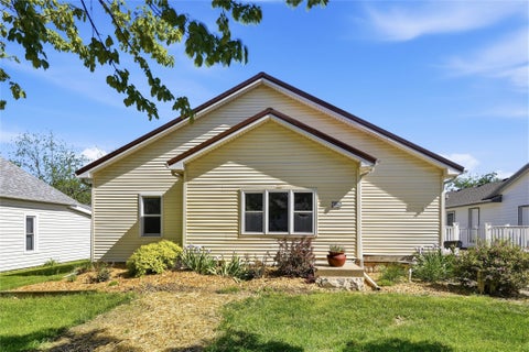 Homes For Sale - 613 E Buchanan Street<br/> Madison County, Winterset, IA 50273