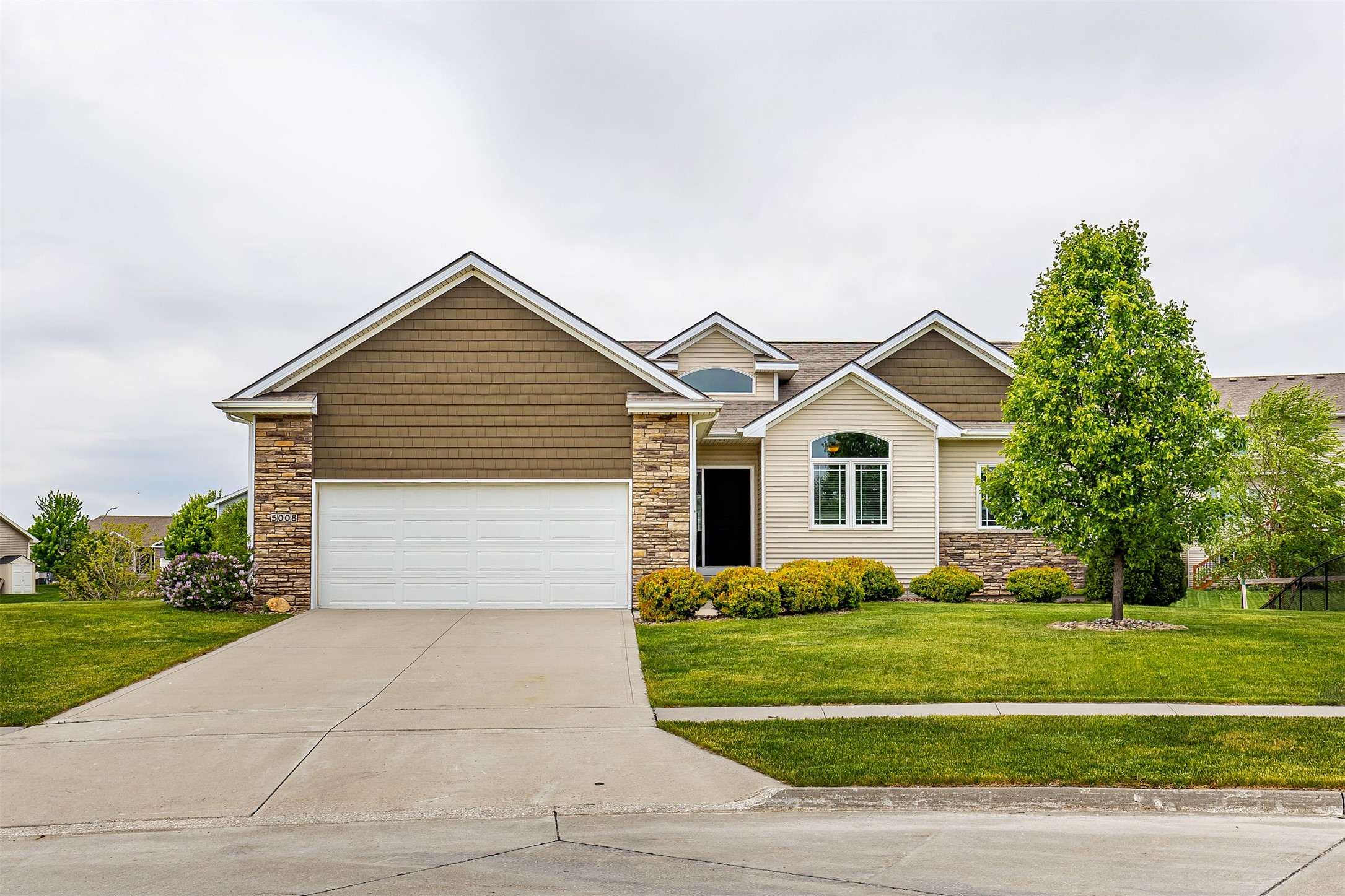 Photo 1 of 33 — 5008 NE Ledgestone Drive, Ankeny, IA 50021