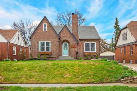 Homes For Sale - 1655 Beaver Avenue<br/> Des Moines, IA 50310