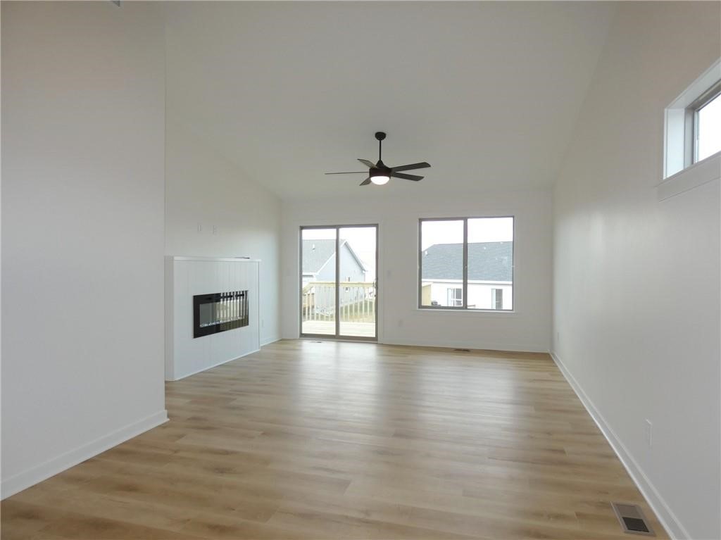 2904 Bluebell Lane, Pella, Iowa image 12