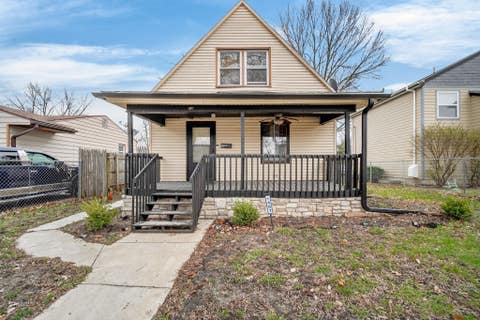 Homes For Sale - 1407 11th Street<br/> Des Moines, IA 50314