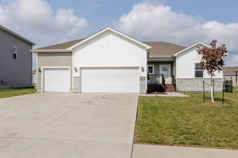 Homes For Sale - 5418 145th Street<br/> Urbandale, IA 50323