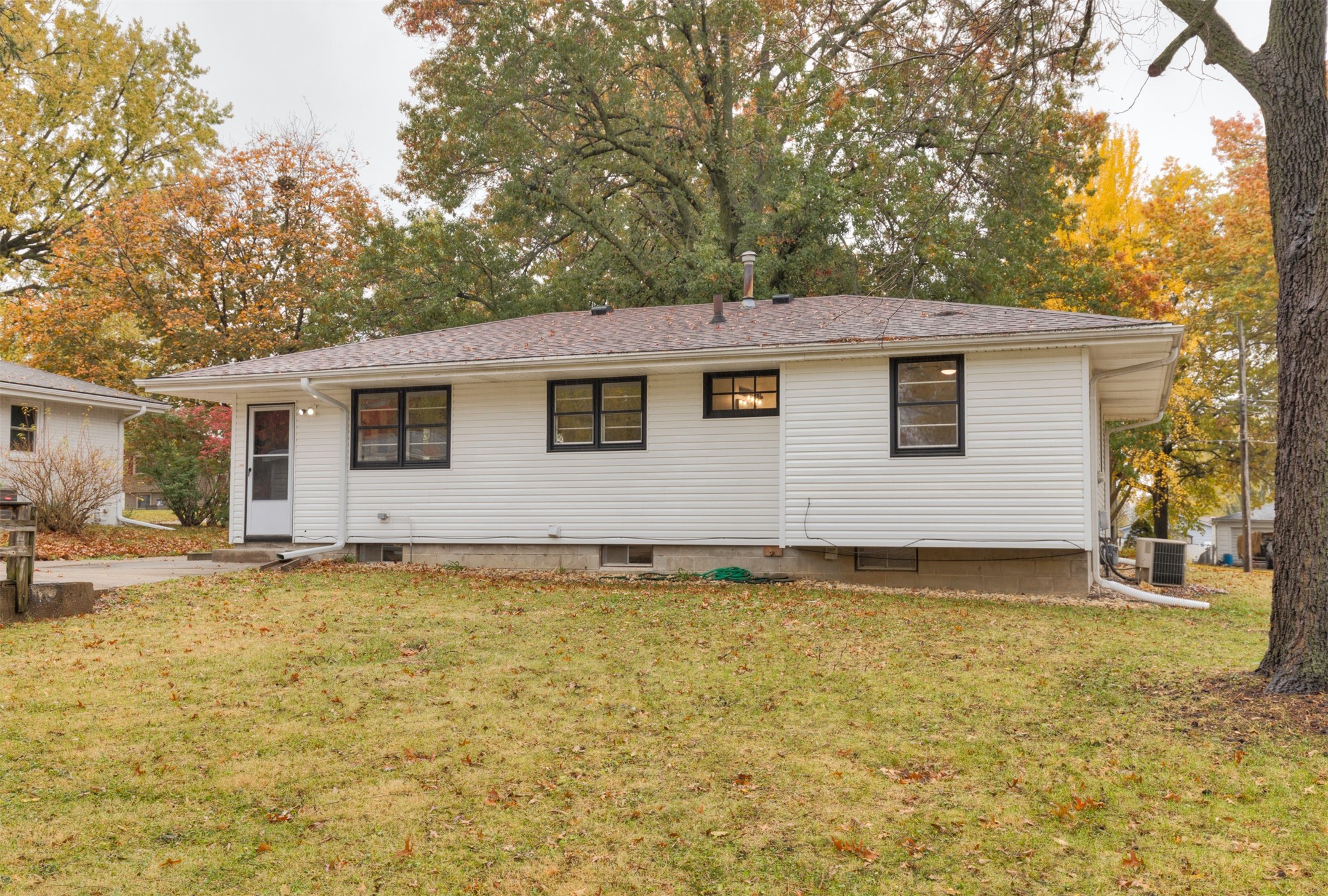 4904 Walnut Drive, Pleasant Hill, Iowa image 21