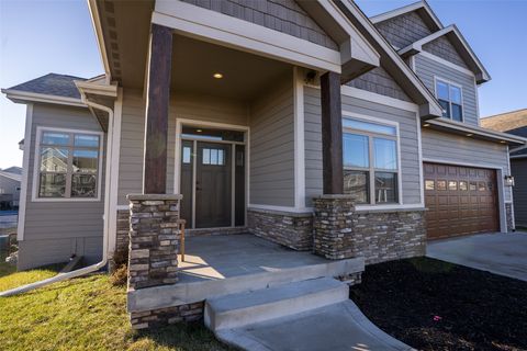 Apartment For Sale - 307 Aspen Drive<br/> Bondurant, IA 50035