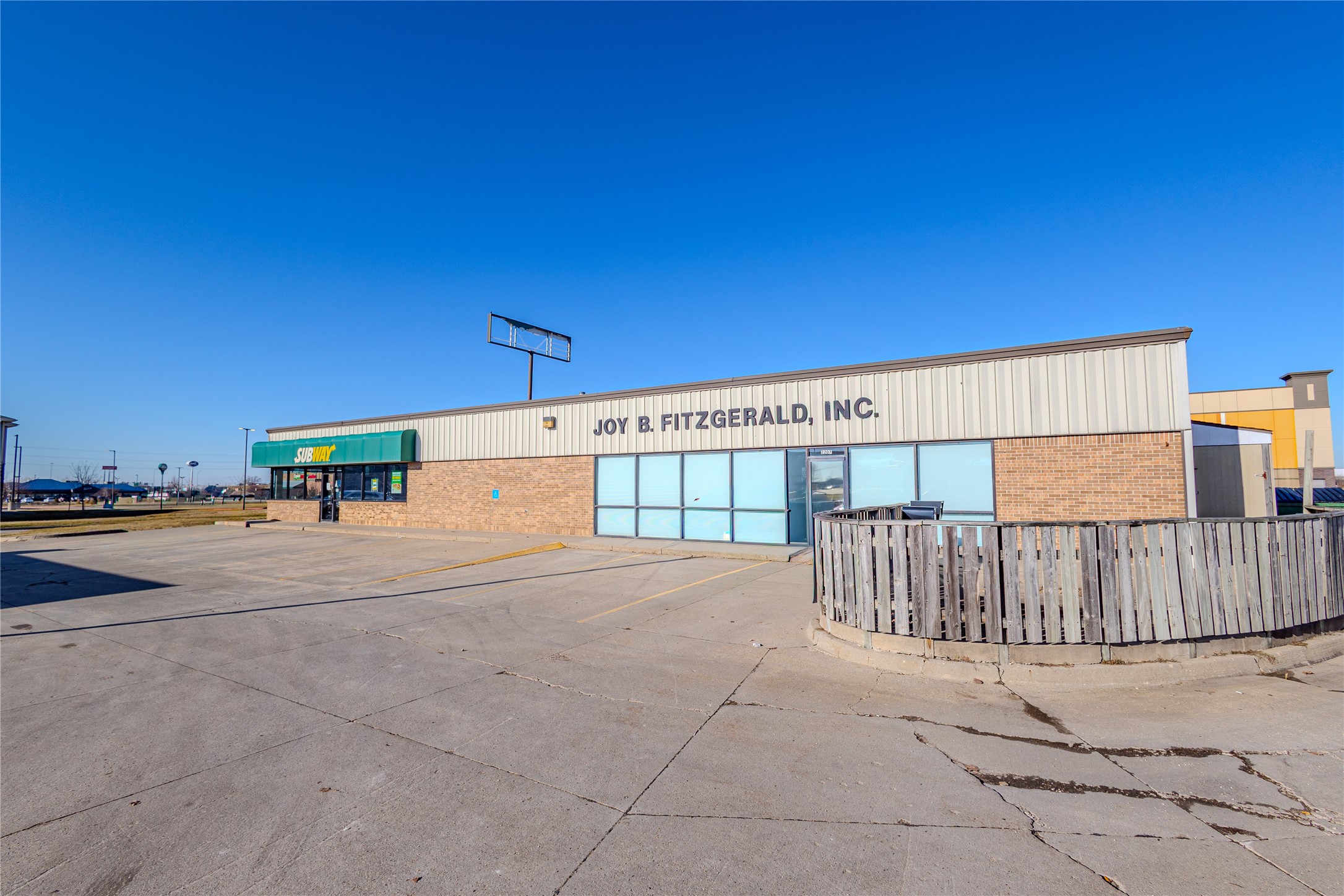 2215 Adventureland Drive