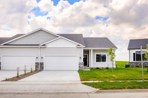 Condo For Sale - 16720 Walnut Meadows Circle<br/> Urbandale, IA 50323