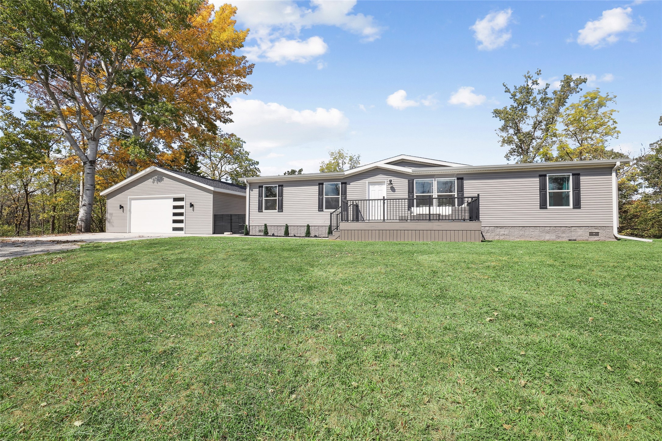 48269 148th Trail, Lucas, Iowa image 1