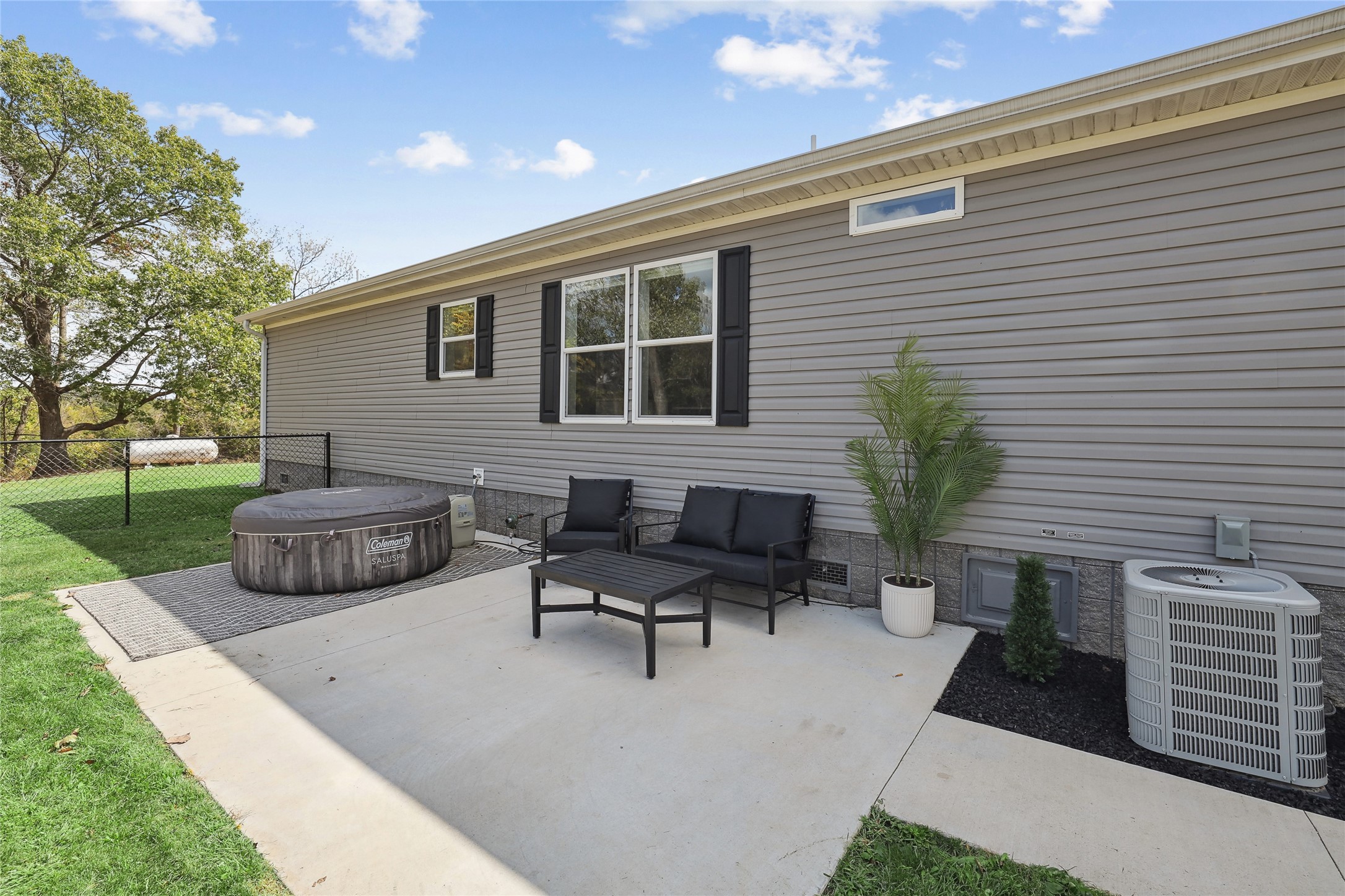 48269 148th Trail, Lucas, Iowa image 4