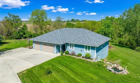 Homes For Sale - 9612 Fairfax Trail<br/> Indianola, IA 50125