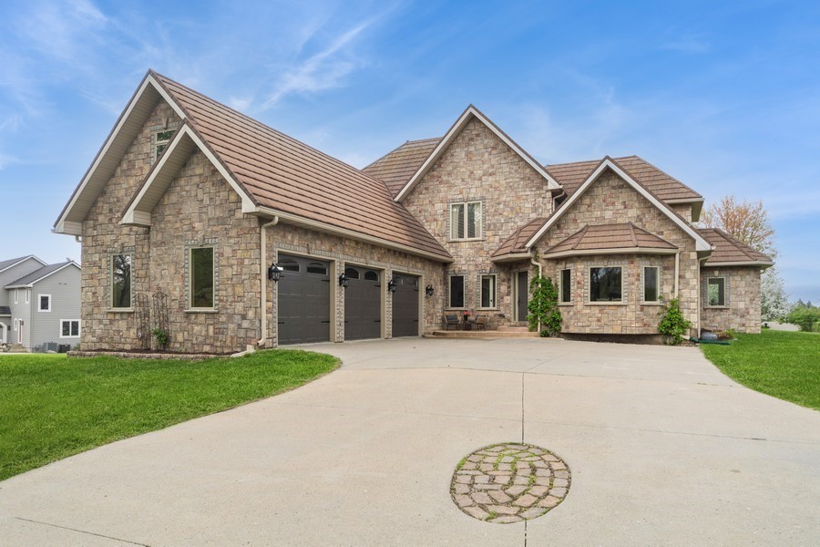 31262 Napa Valley Drive, Waukee, Iowa image 1