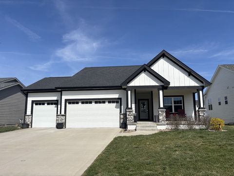 Homes For Sale - 3375 Grand Valley Dr. Drive<br/> West Des Moines, IA 50265