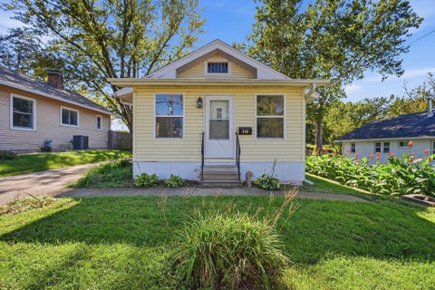 Homes For Sale - 942 Creston Avenue<br/> Des Moines, IA 50315
