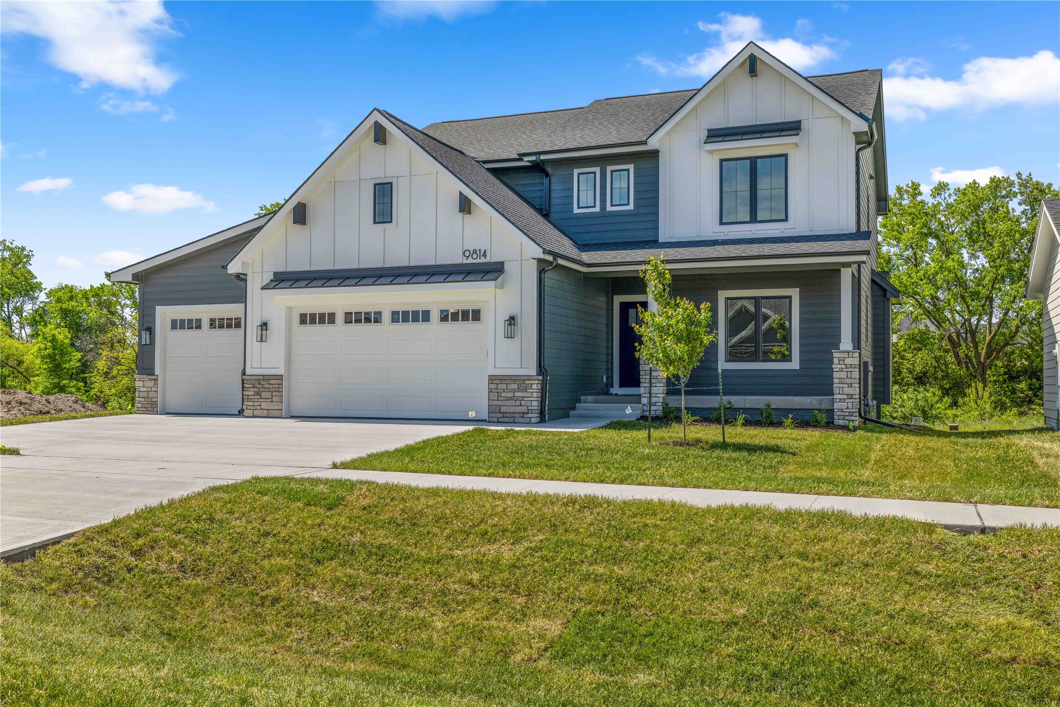 9814 Watermeadow Circle, Johnston, Iowa image 2