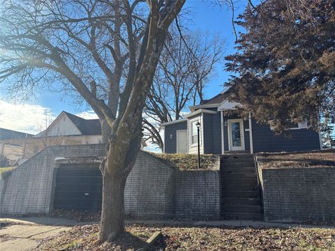 Apartment For Sale - 2117 5th Street<br/> Perry, IA 50220