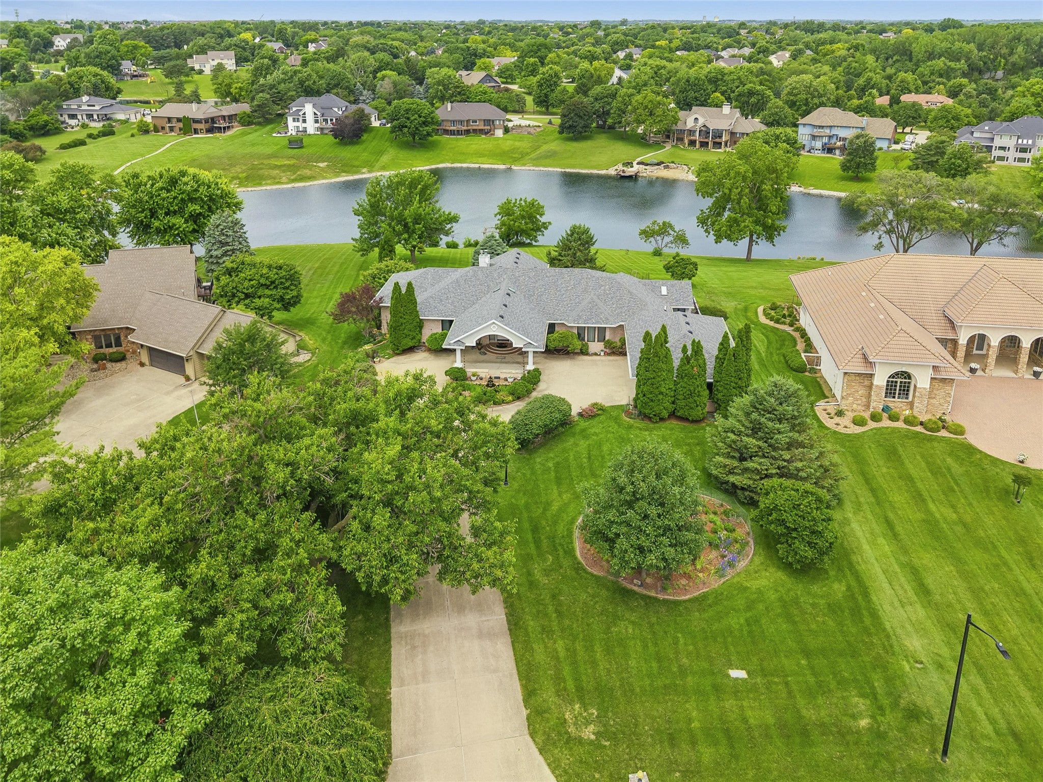 720 SE Southfork Drive