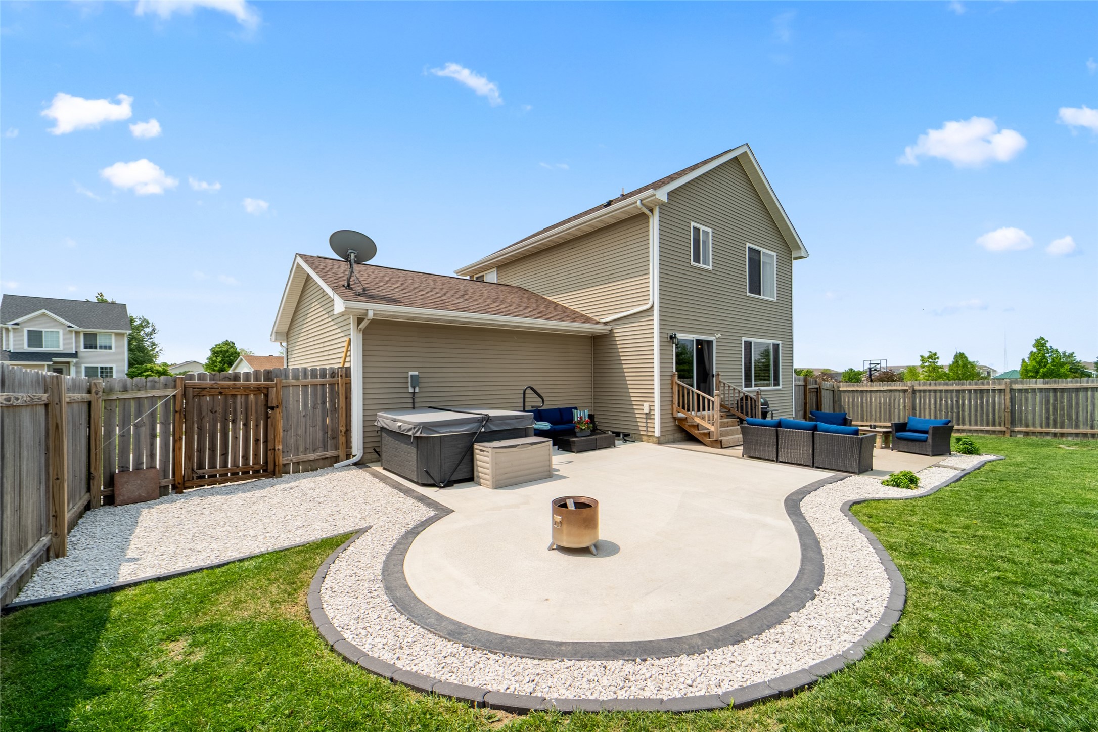 10231 Catalina Drive, Johnston, Iowa image 3