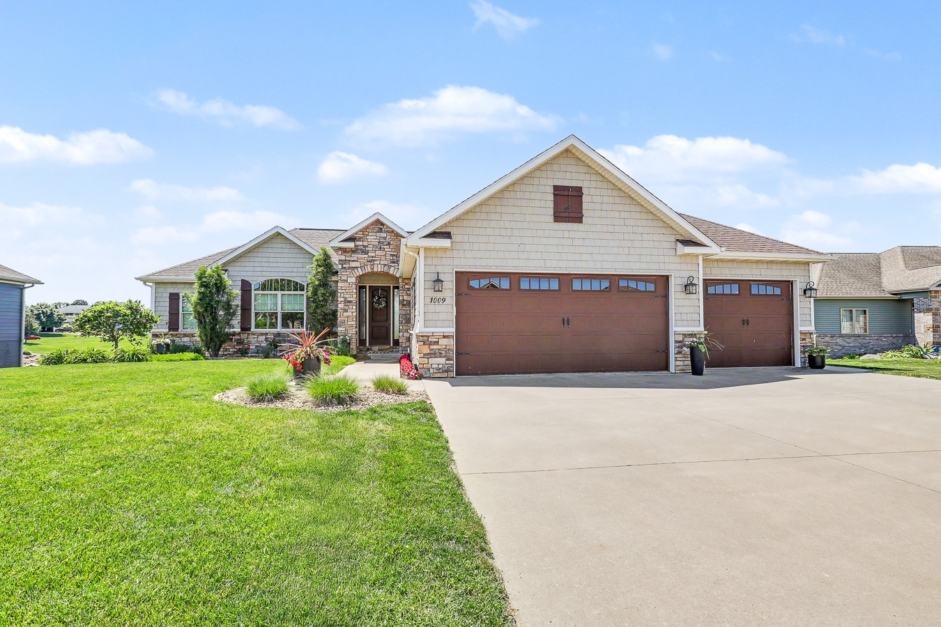 1009 Fountain View Drive