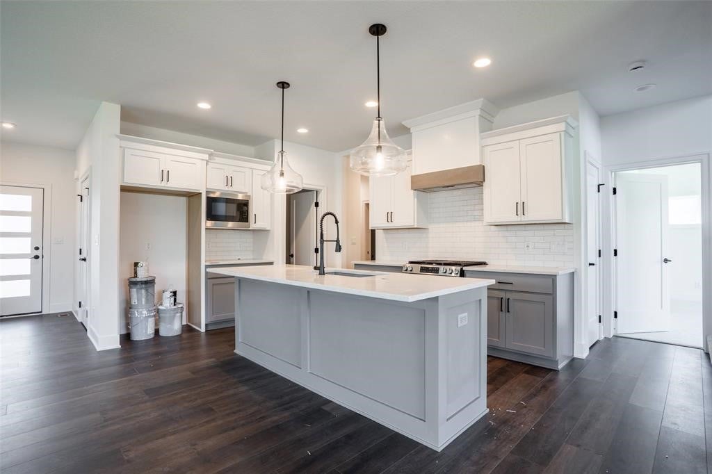 537 SE Walnut Woods Drive