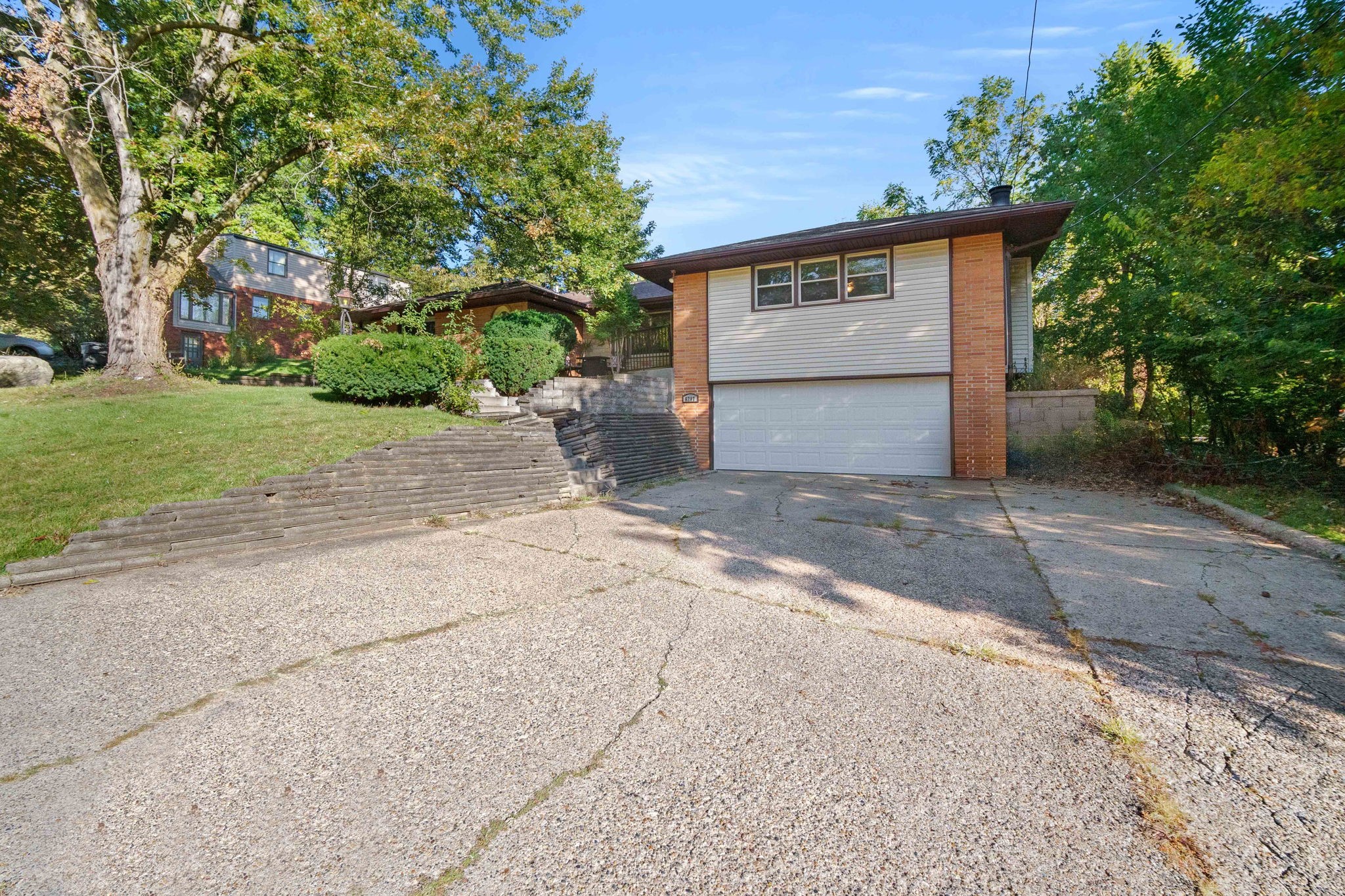 6207 Dagle Drive, Des Moines, Iowa image 2