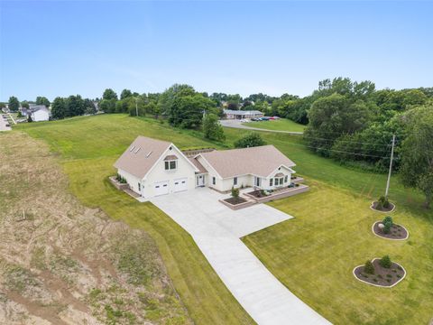 Homes For Sale - 1805 S 8th Avenue<br/> Jasper County, Newton, IA 50208