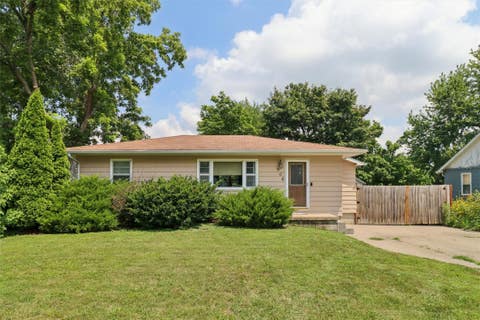 Homes For Sale - 906 S Boone Street<br/> Sheldahl, IA 50243