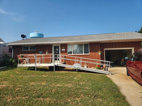 Homes For Sale - 614 N First Street<br/> Marion County, Knoxville, IA 50138