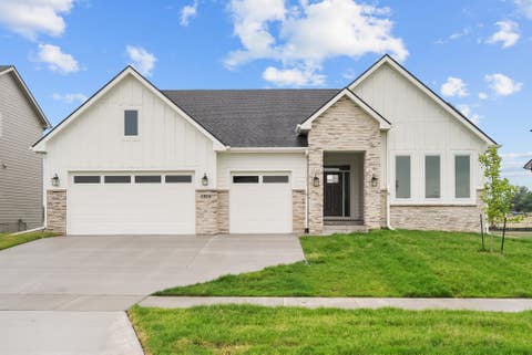 Homes For Sale - 2806 NW Fairfield Court<br/> Ankeny, IA 50023