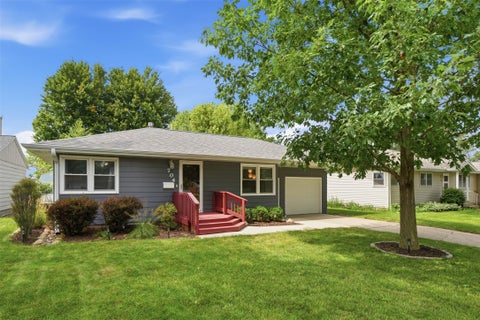 Homes For Sale - 704 15th Street<br/> Nevada, IA 50201