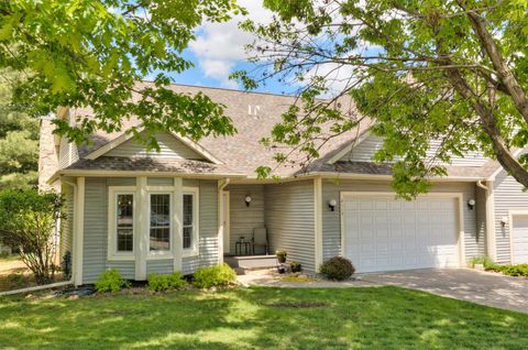 8115 Cobblestone Court Urbandale IA 50322