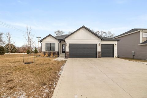 Homes For Sale - 1548 Timberview Drive<br/> Warren County, Norwalk, IA 50211