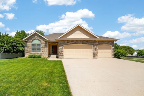 Homes For Sale - 14905 Maple Drive<br/> Dallas County, Urbandale, IA 50323