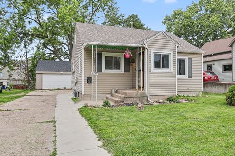 Homes For Sale - 405 E 3rd Street<br/> Marion County, Pella, IA 50219