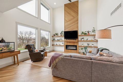 Homes For Sale - 585 NW Rosemont Drive<br/> Waukee, IA 50263