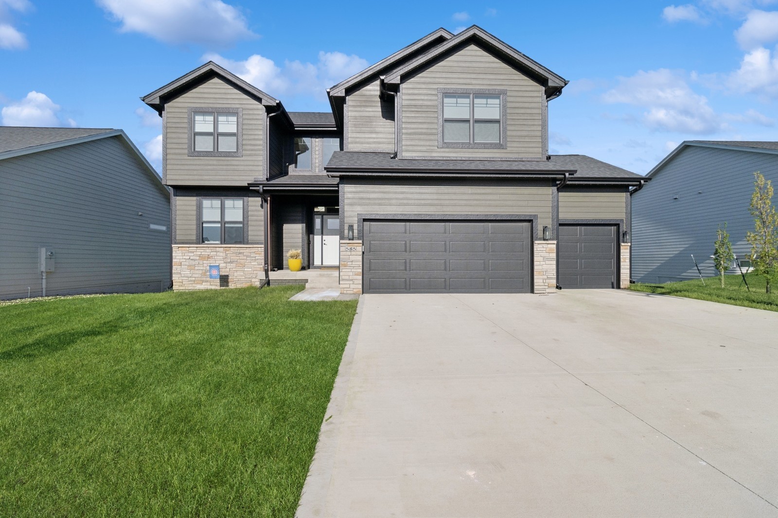 585 NW Rosemont Drive, Waukee, Iowa image 1