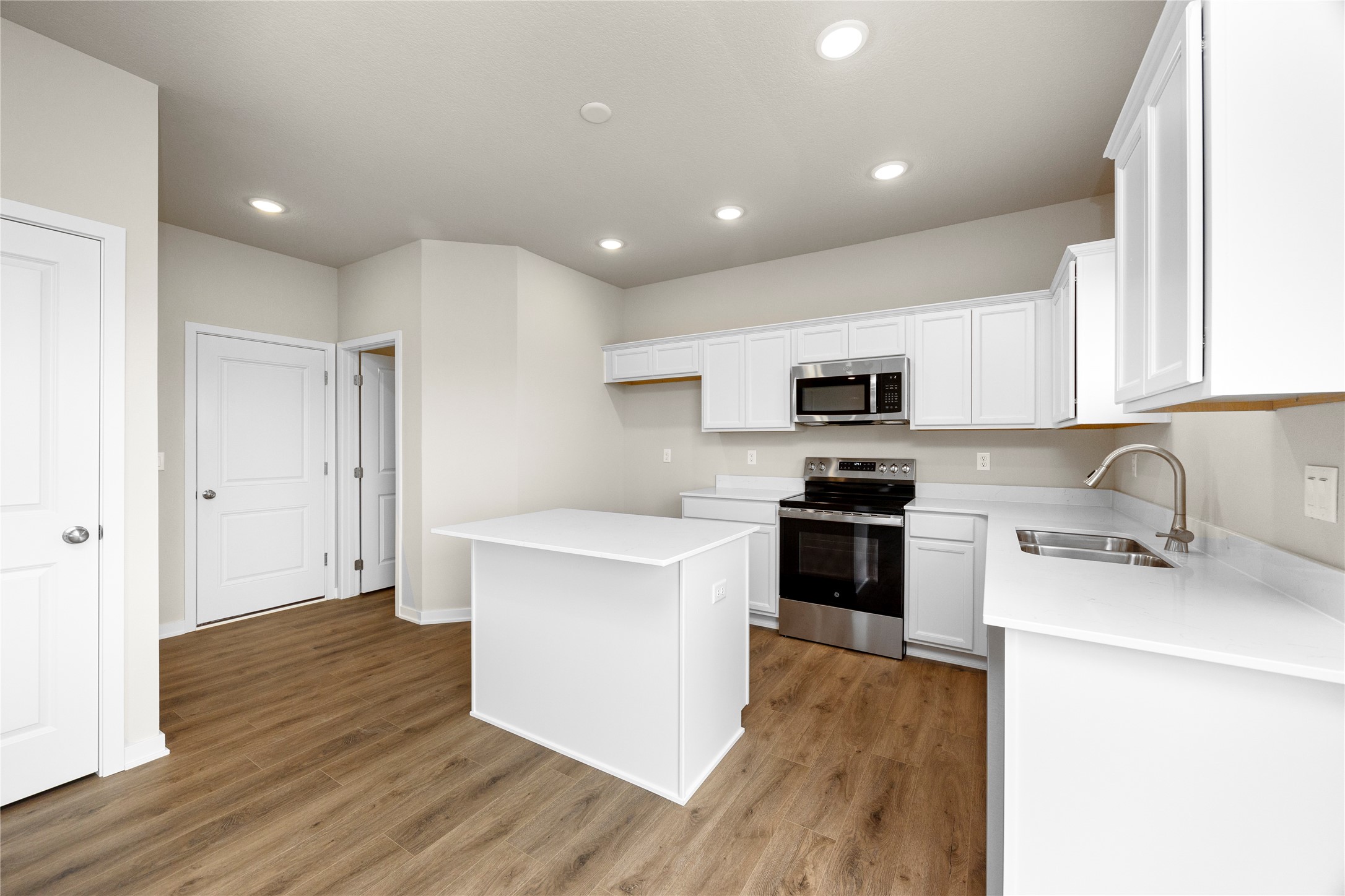 16525 Bentwood Drive, Urbandale, Iowa image 11