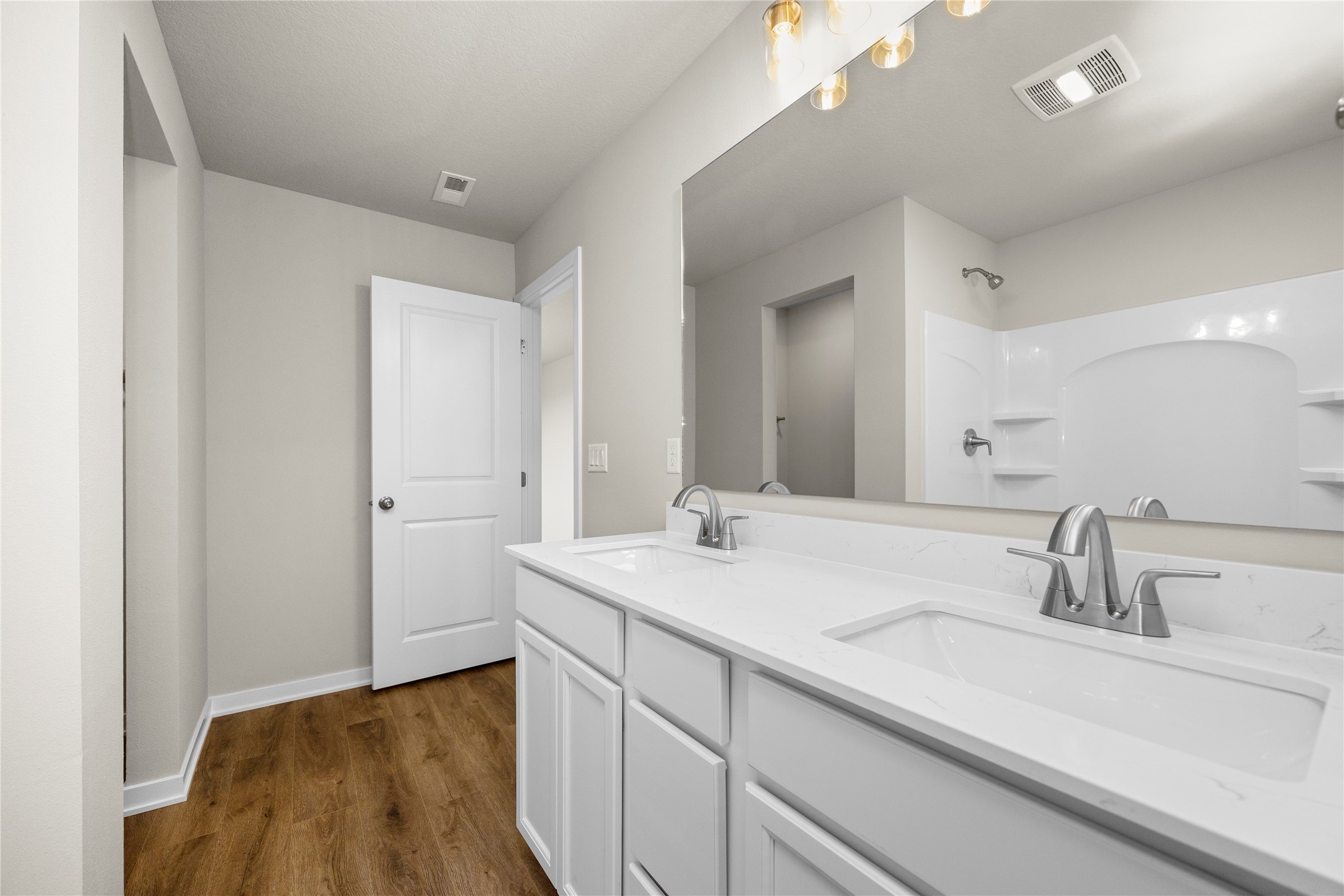 16525 Bentwood Drive, Urbandale, Iowa image 17