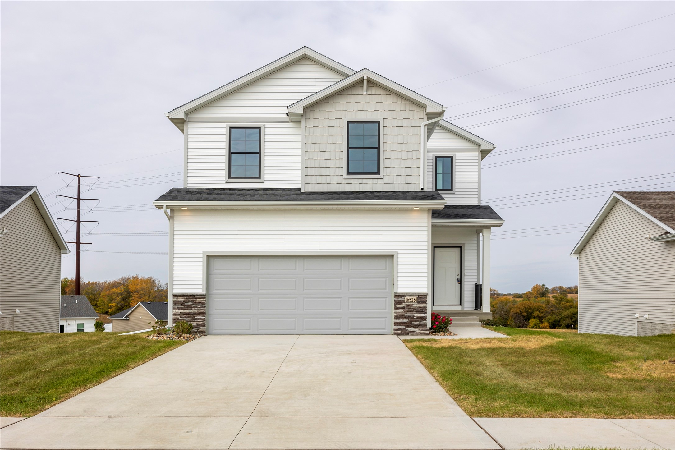 16525 Bentwood Drive, Urbandale, Iowa image 1