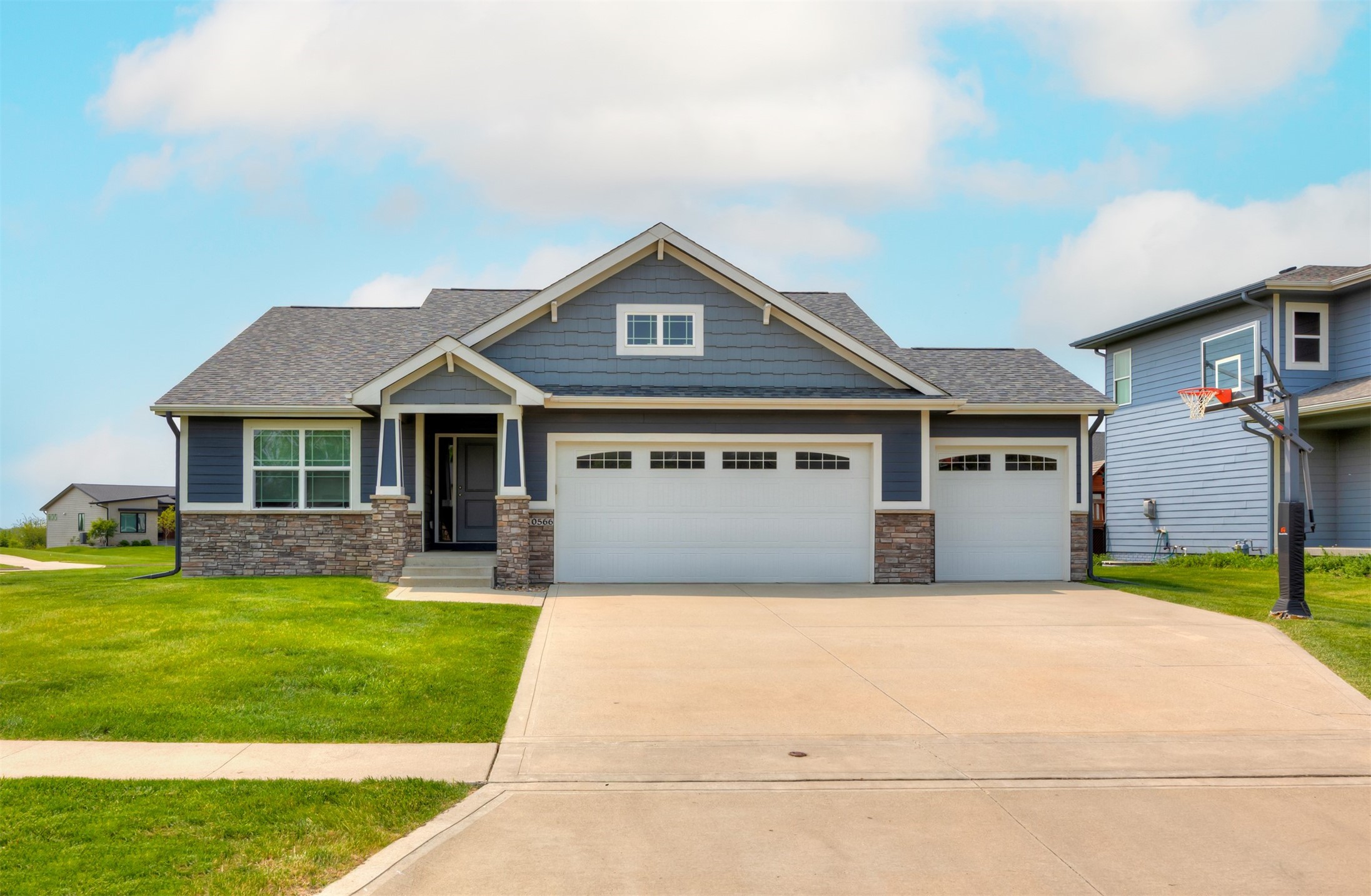 10566 NW 72nd Lane, Johnston, Iowa image 1