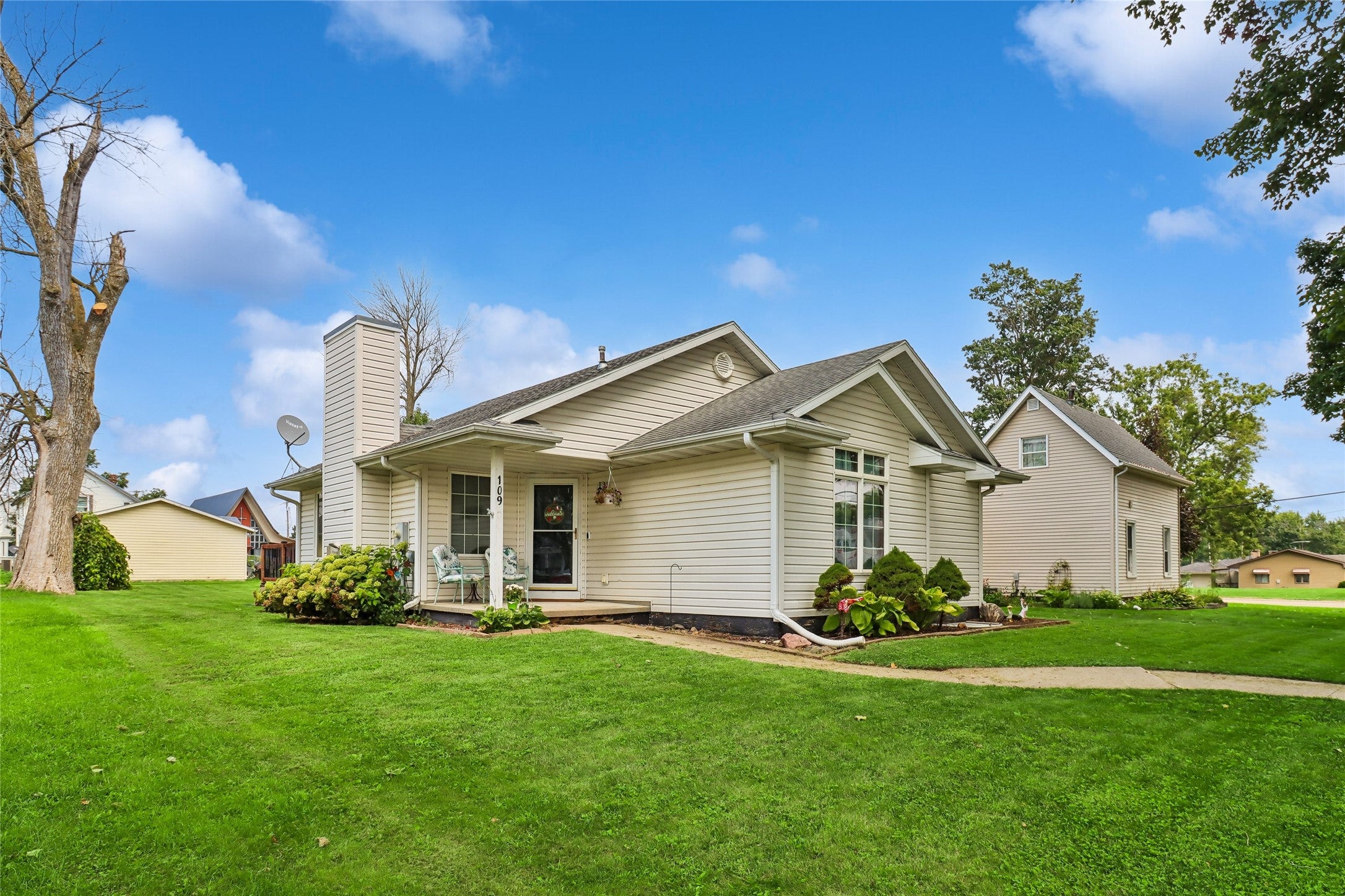 109 3rd Street SE