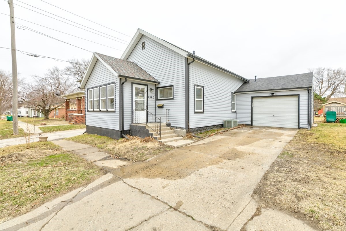 103 N Sycamore Street, Creston, Iowa image 2