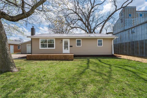 Homes For Sale - 330 N Avenue<br/> Nevada, IA 50201