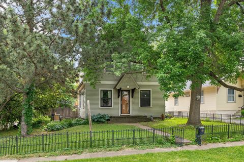 Homes For Sale - 931 40th Place<br/> Des Moines, IA 50312